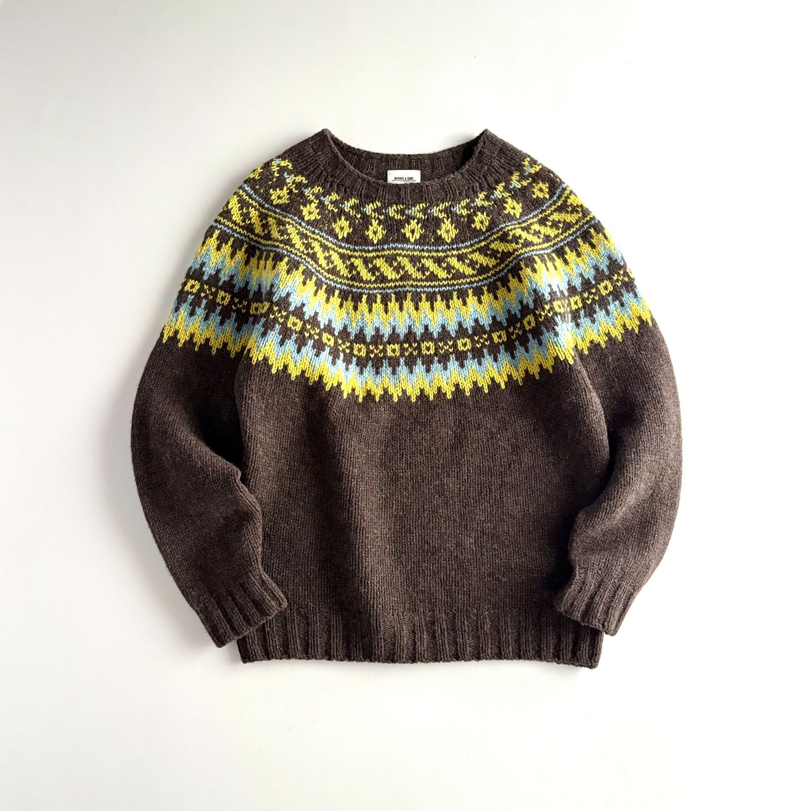 モリスアンドサンズMORRIS&SONSウール100%クルーネック球心柄ニット MORRIS & SONS(モリスアンドサンズ)の「クルーネック ポケットニット