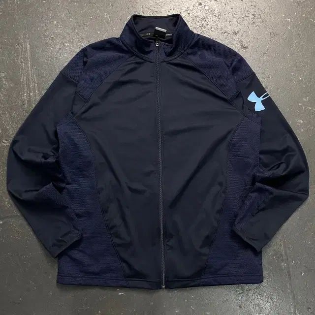 105 アンダーアーマー ジップアップ