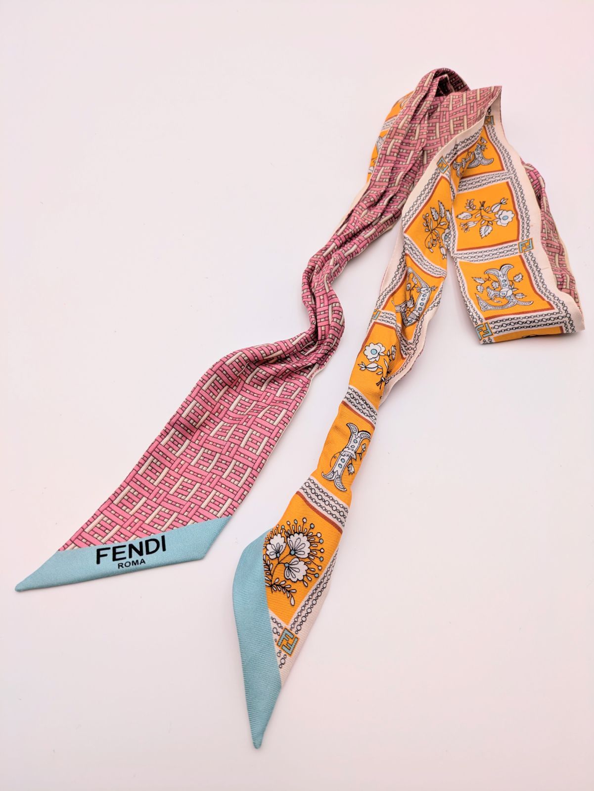 Fendi フェンディ リボンスカーフ ツイリー ズッカ 5608 - メルカリ