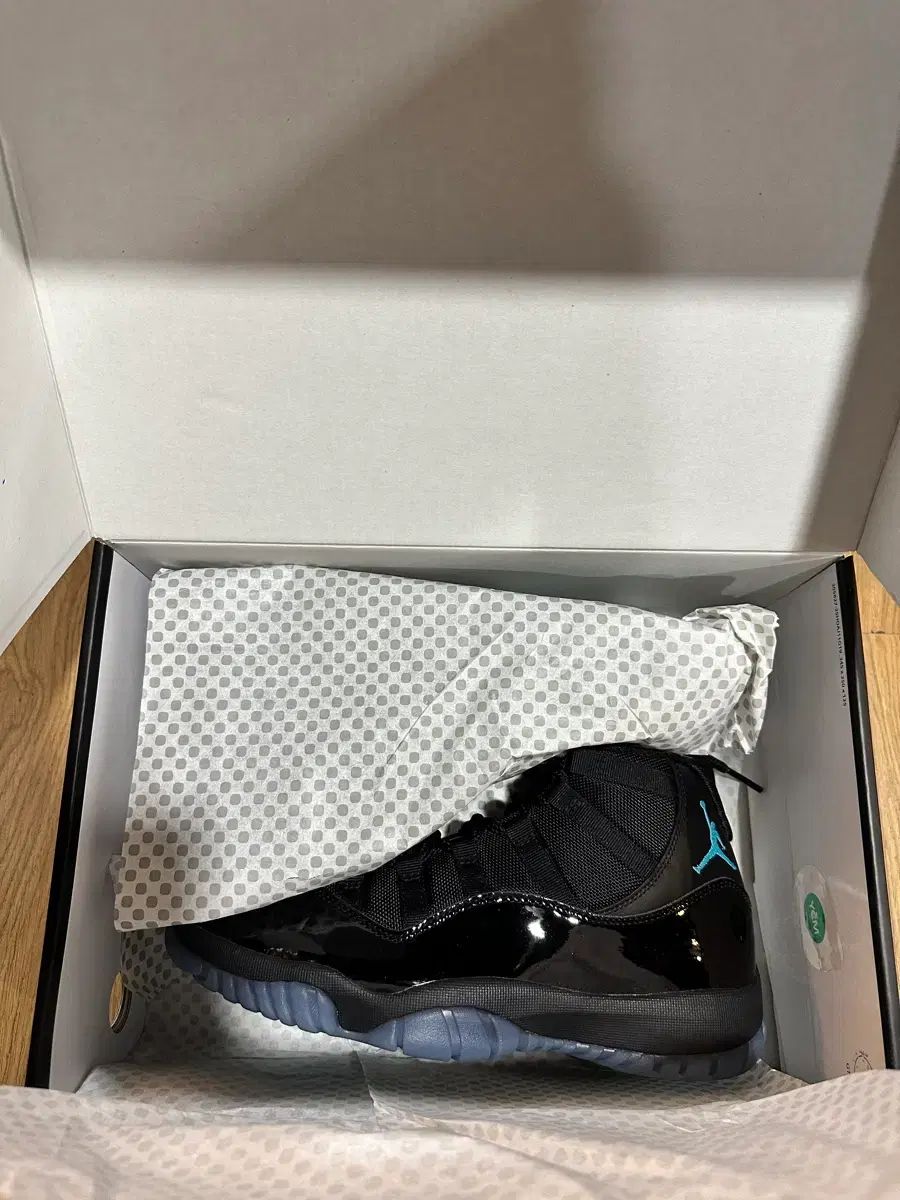 ジョーダン 11 ガンマブルー