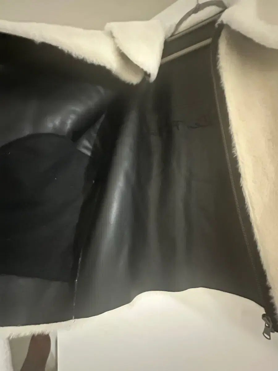 アイボリームートンコート