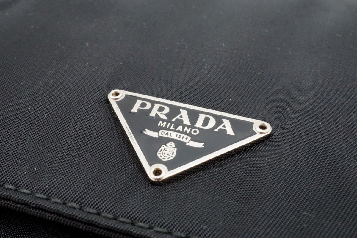 カード付 PRADA 三角プレート テスートナイロン ポーチ ブラック m368 カード付 PRADA 三角プレート テスートナイロン ポーチ ブラック m368