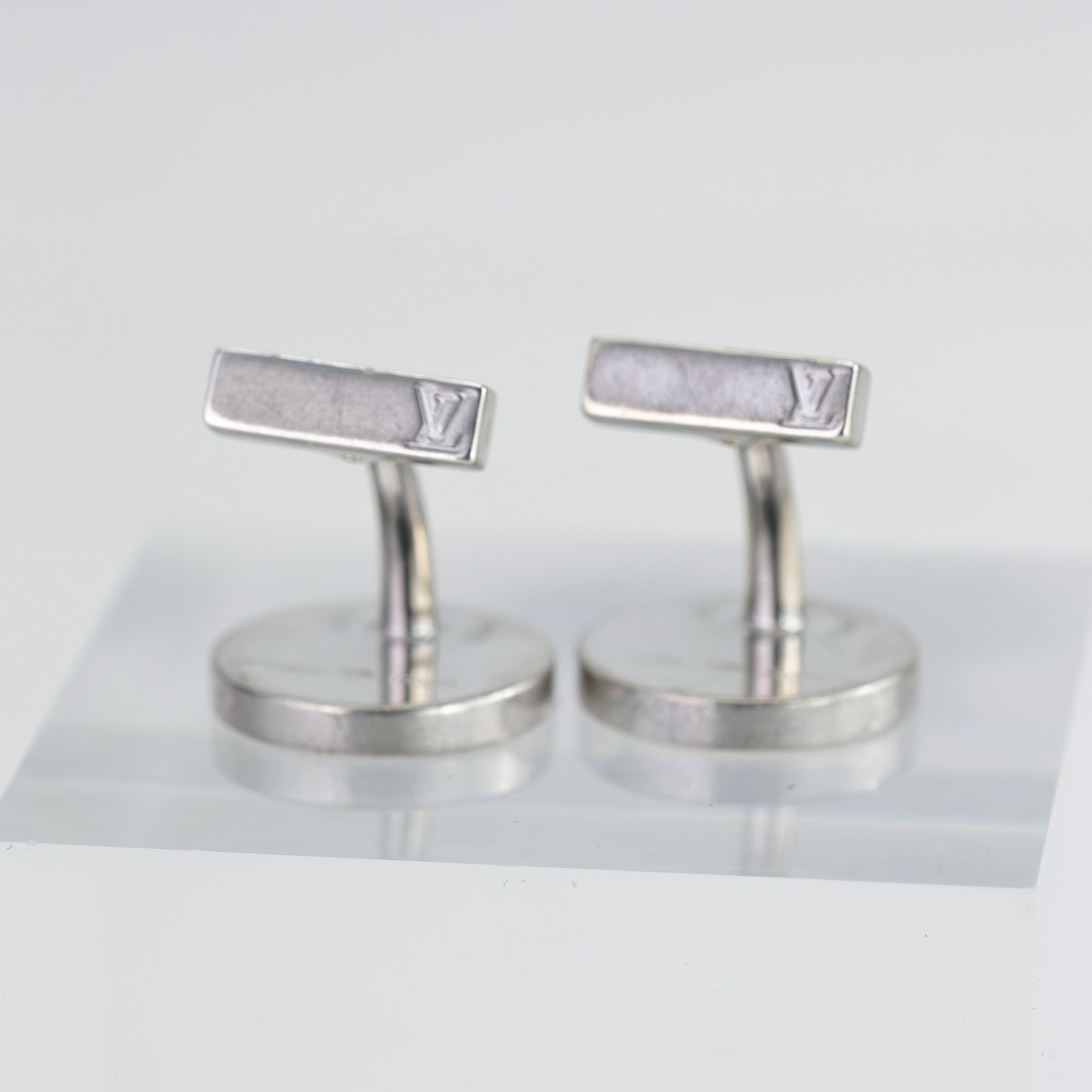 LOUIS VUITTON カフス　フルール　ブトンドゥマンシェット　シルバー LOUIS VUITTON カフス フルール ブトンドゥマンシェット シルバー