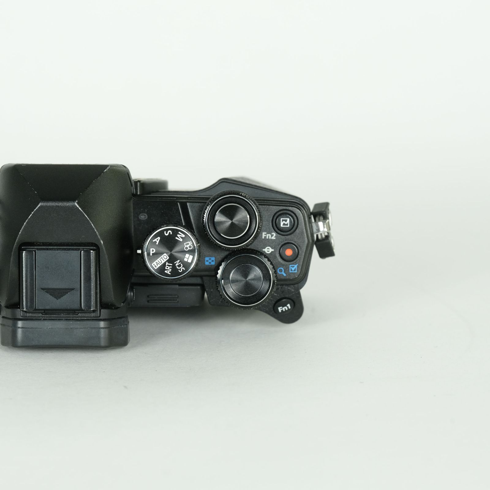 美品 | シャッター数2,600回] OLYMPUS OM-D E-M10 Mark II [ボディ