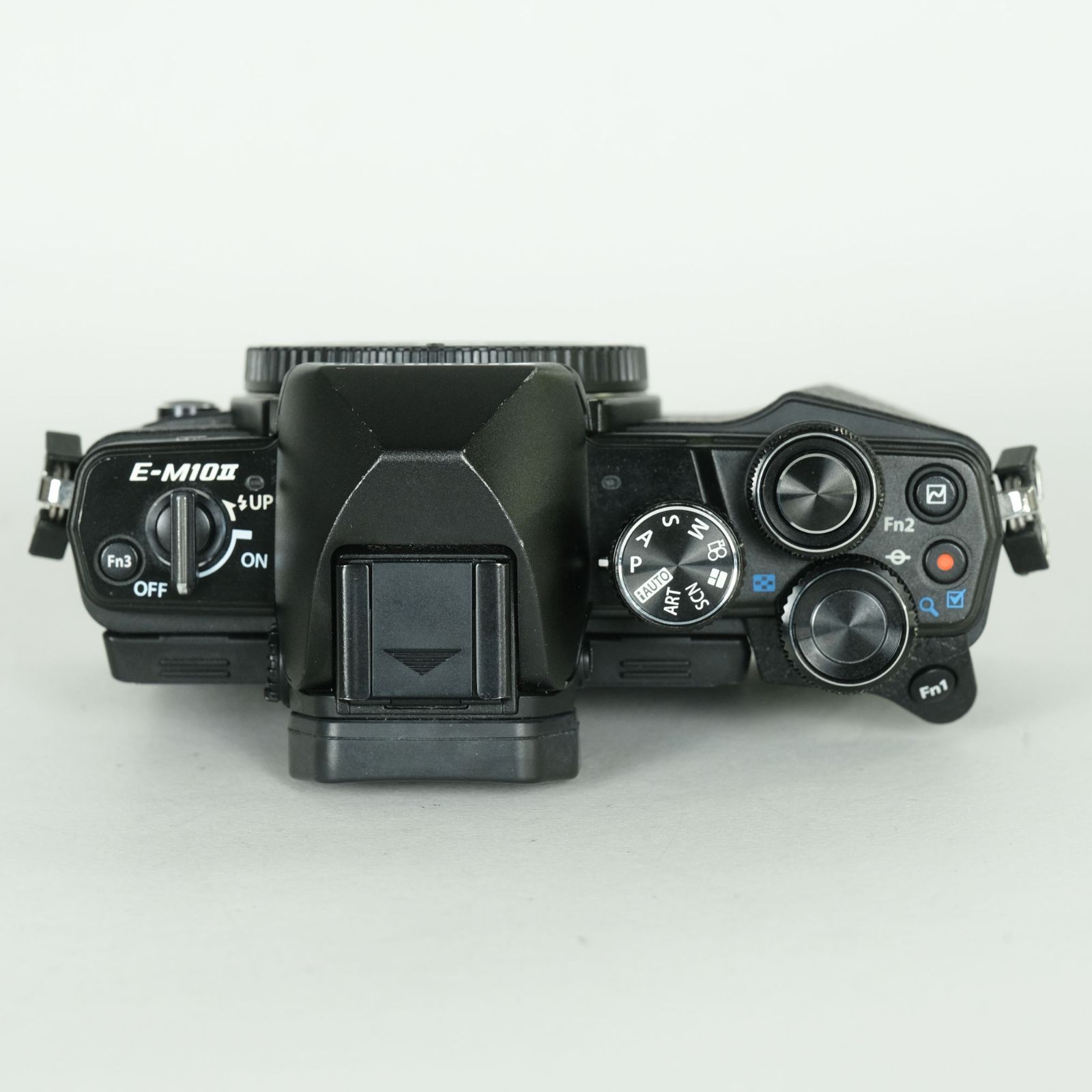 美品 | シャッター数2,600回] OLYMPUS OM-D E-M10 Mark II [ボディ