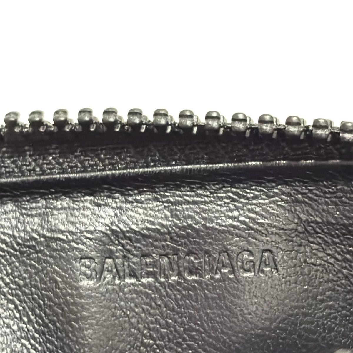 バレンシアガ コインケース - 683425 黒 型押し加工 カードケース付き レザー モックネック レイヤード