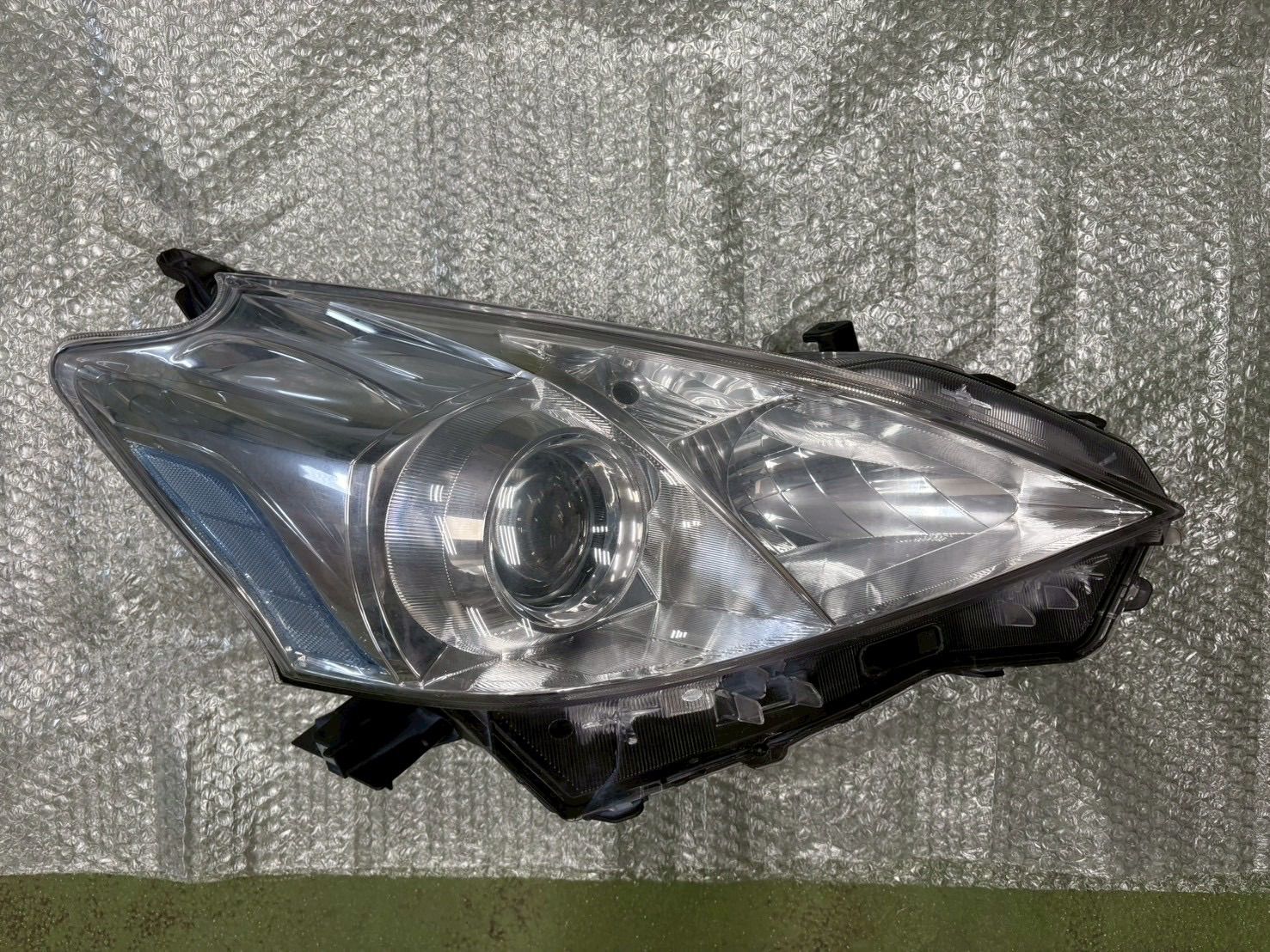 2510-105-02 トヨタ プリウスα DAA-ZVW41W 右 ヘッドランプ ASSY KOITO