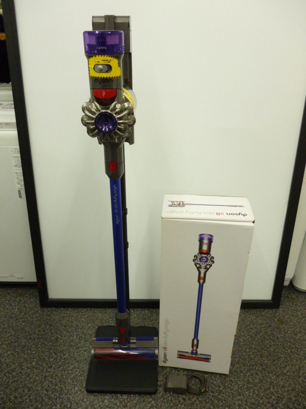 中古品 dyson ダイソン コードレススティッククリーナー V8 Slim