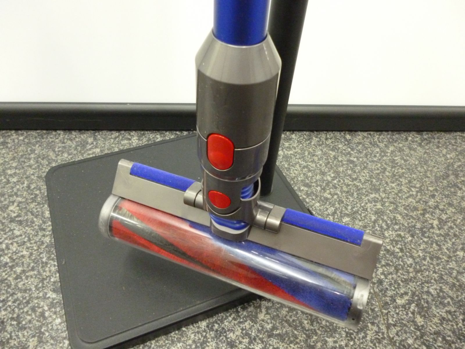 中古品 dyson ダイソン コードレススティッククリーナー V8 Slim