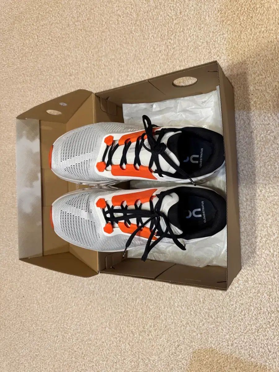 オンランニング クラウドストラウス3 ランニングシューズ