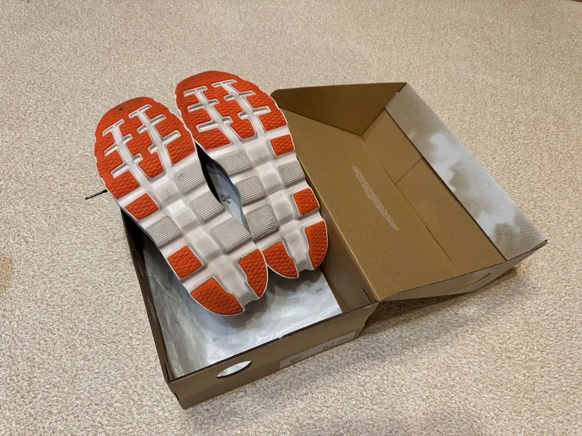  オンランニング クラウドストラウス3 ランニングシューズ その他 靴