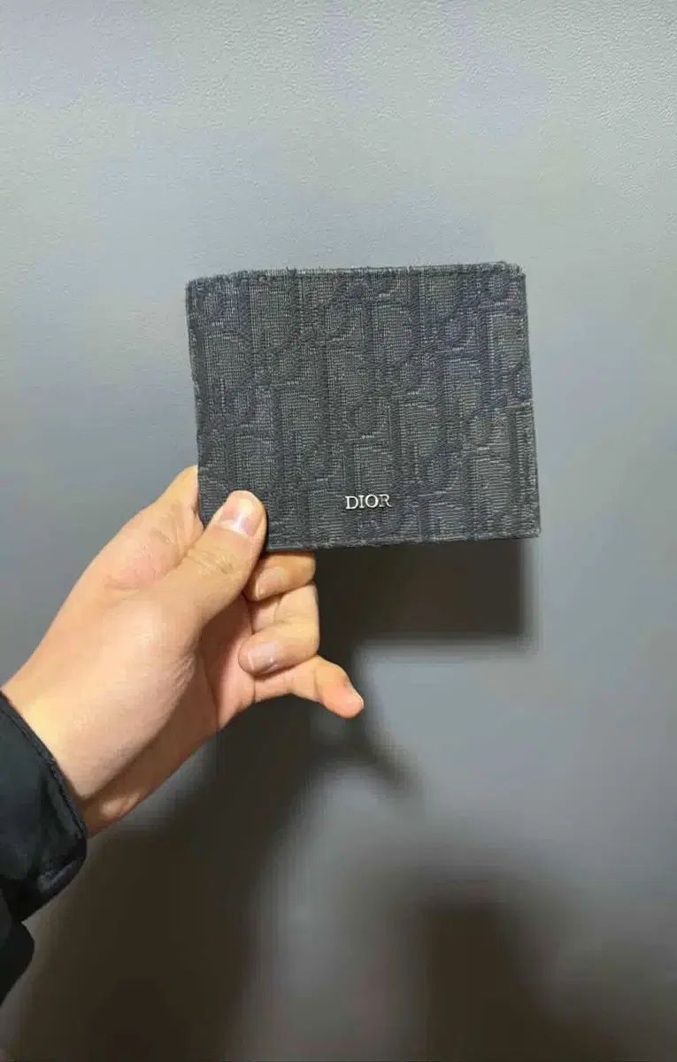 25年式 ディオール オブリーク 二つ折り財布 先着順