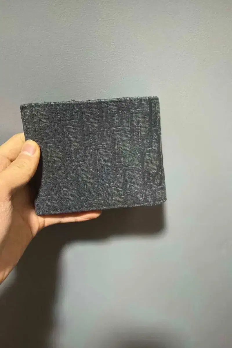 25年式 ディオール オブリーク 二つ折り財布 先着順