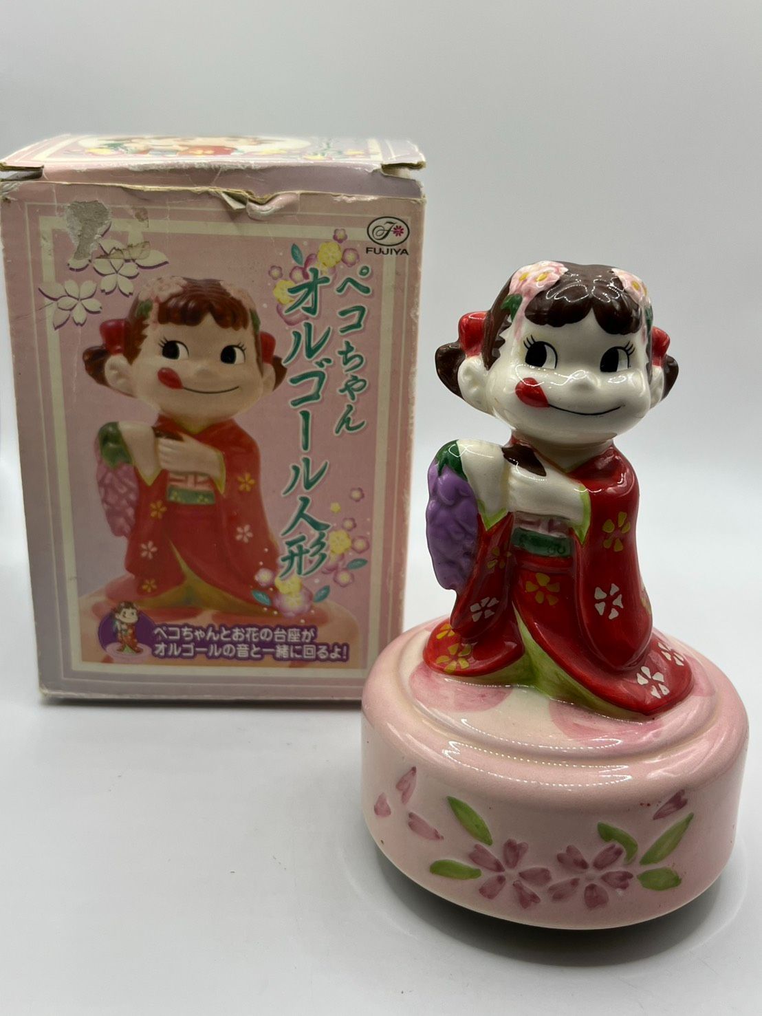 陶器製 ペコちゃん オルゴール 人形 FUJIYA 振袖デザイン - メルカリ