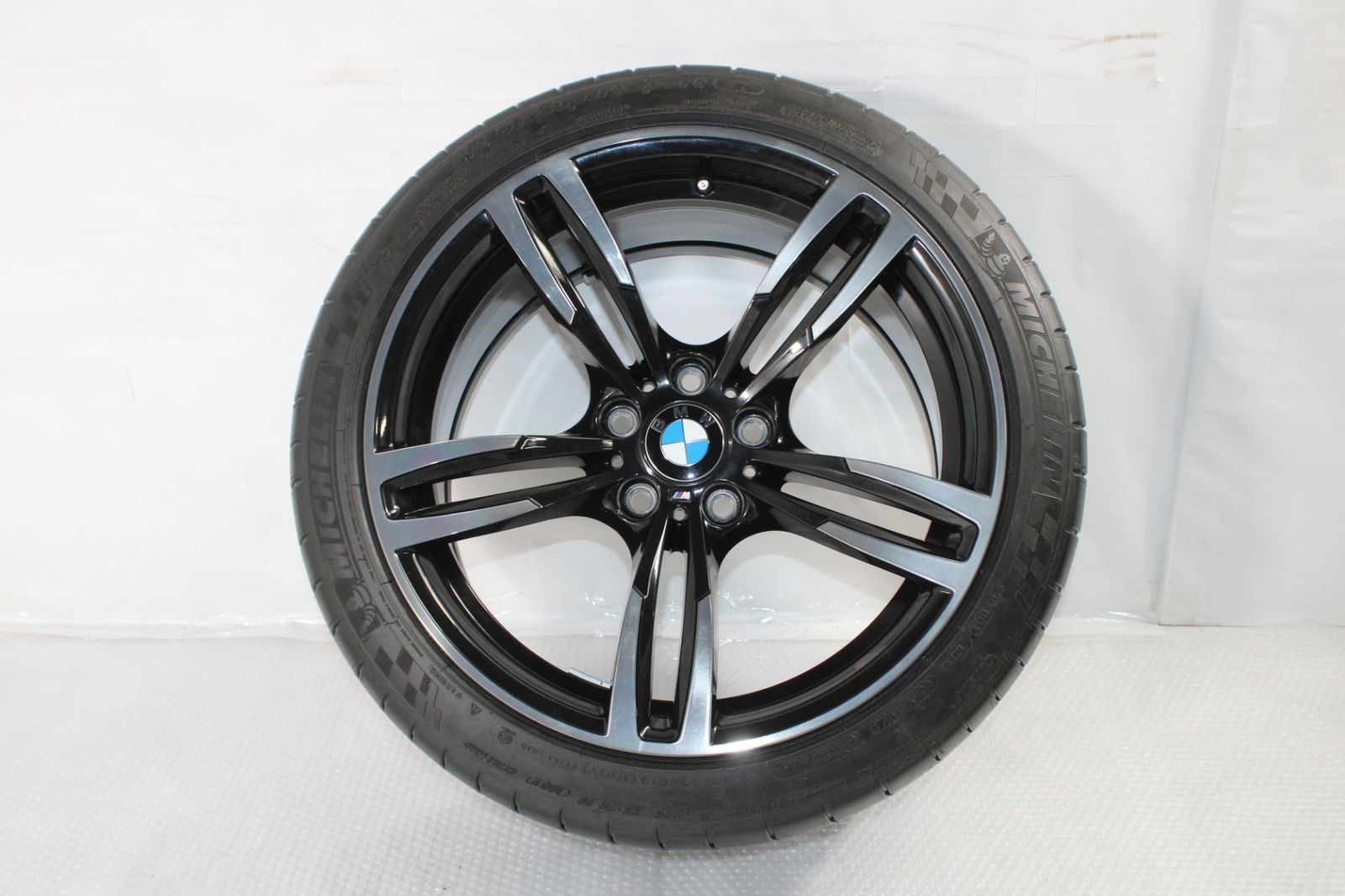 BMW ホイール M 4 F 82 275 35 ZR 19 10 J リアタイヤ センターキャップ付き カー パーツ N 30 byebye