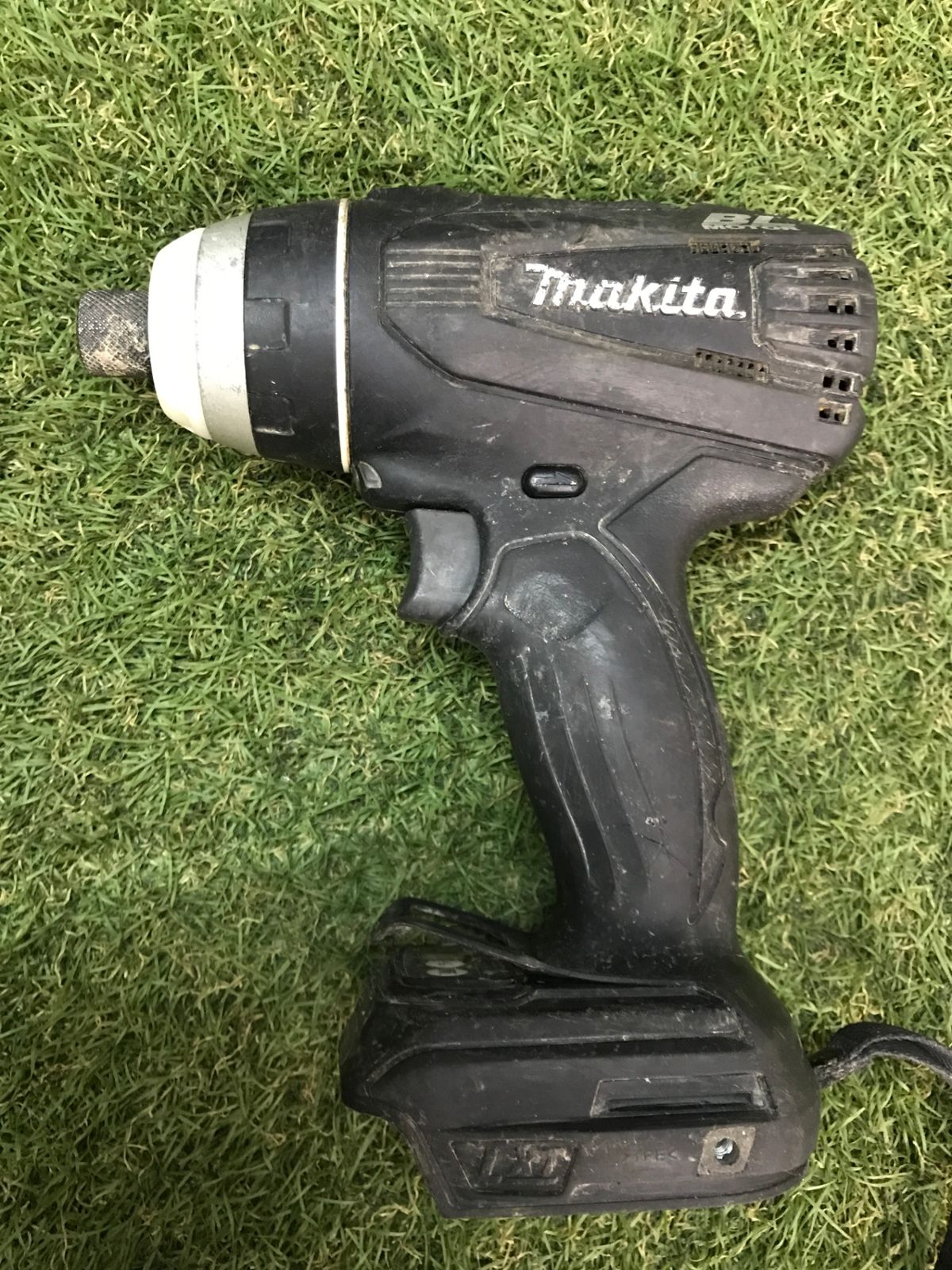 品 0906 makita マキタ 18 v充電式4モードインパクトドライバ 黒 本体のみ