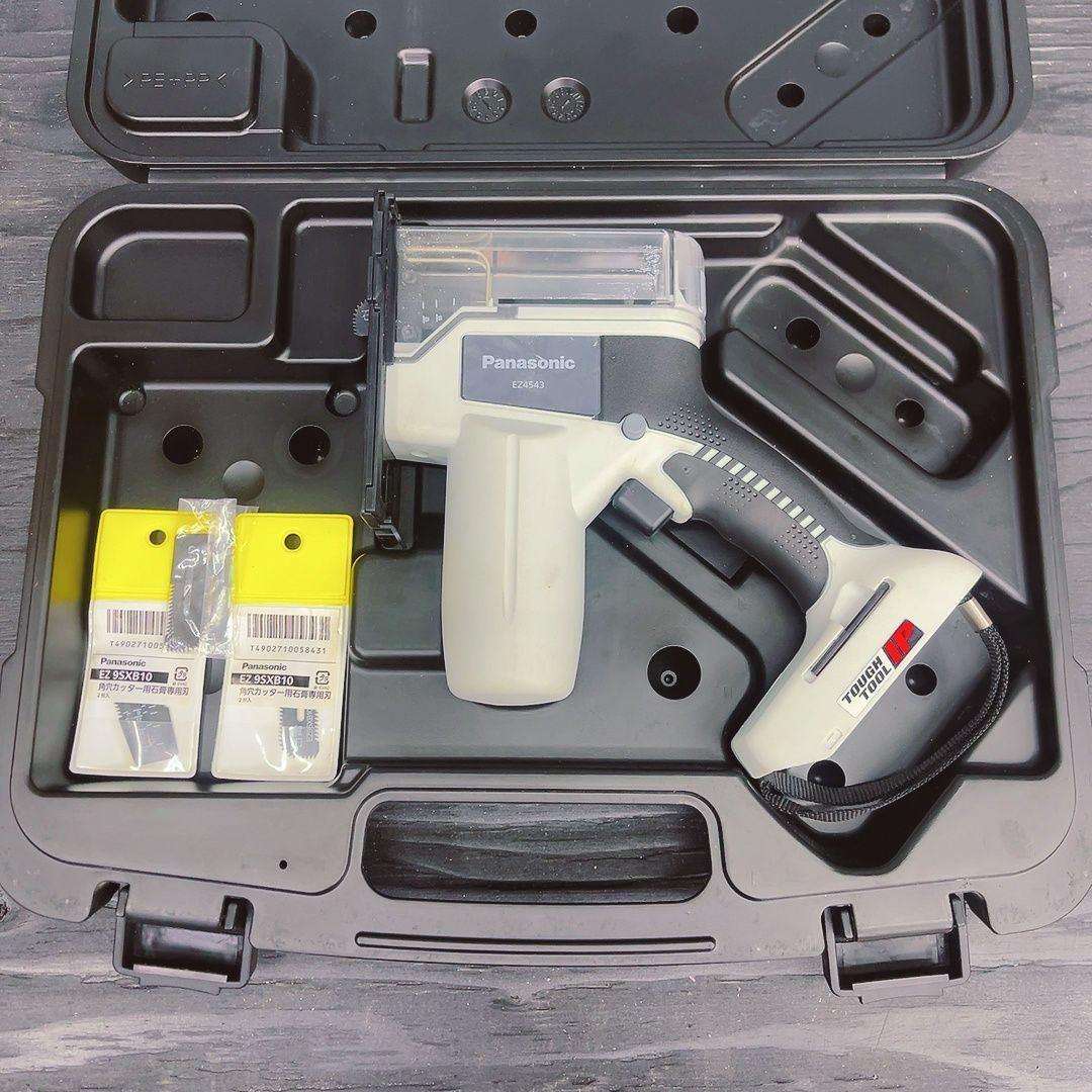 替刃付 パナソニック 14.4 Vコードレス角穴カッター EZ 4543 X-B 本体のみ