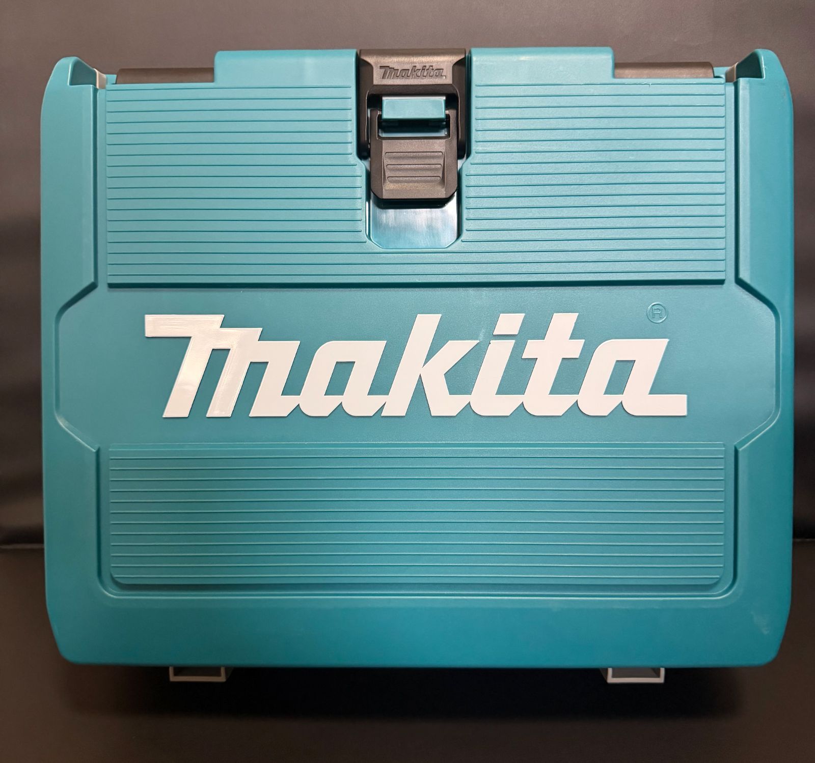 マキタ 18 V 充電式インパクトドライバ 6 0 Ah バッテリー 充電器 ケース付 A 2 フルセット