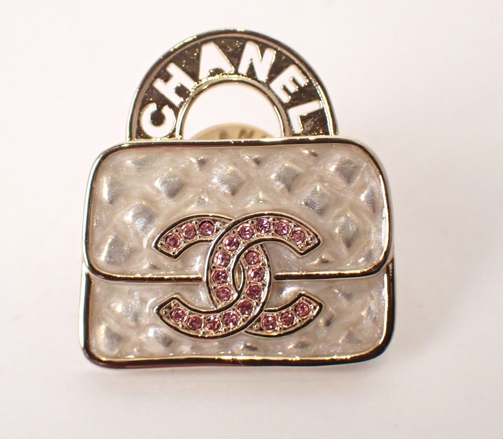 Chanel シャネル ココマーク バッグモチーフ ブローチ CCマーク ピンクダイヤ カフス ホワイト×メタル レディース