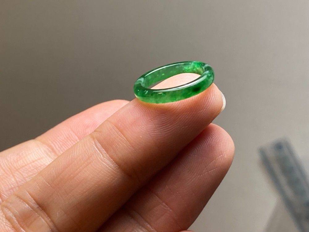 L 15-132 細身 ピンキーリング 氷種 1.5号 濃緑 グアテマラ産 A貨 本翡翠 くりぬき リング