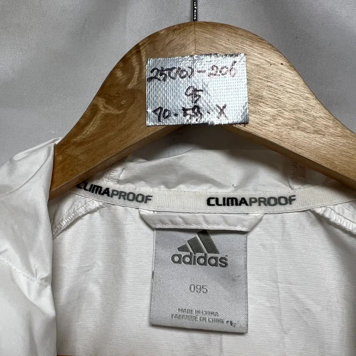 adidas レアルマドリード ユニフォーム ホーム 10&frasl;11 半袖 HT368 ミニキット アディダス) adidas&frasl;10&frasl;11レアルマドリード&frasl;ホーム&frasl;半袖&frasl;エジル アディダス エジル レアル・マドリード HOME レアルマドリード11&frasl;12 4XL