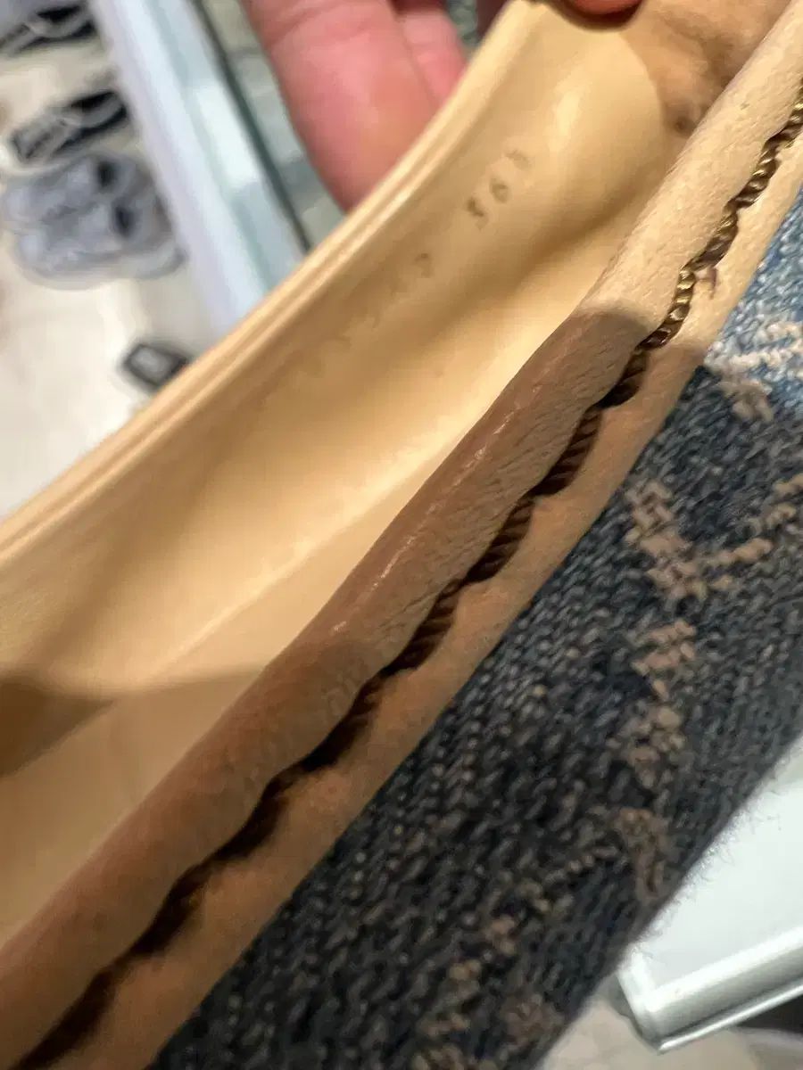 フラットシューズ