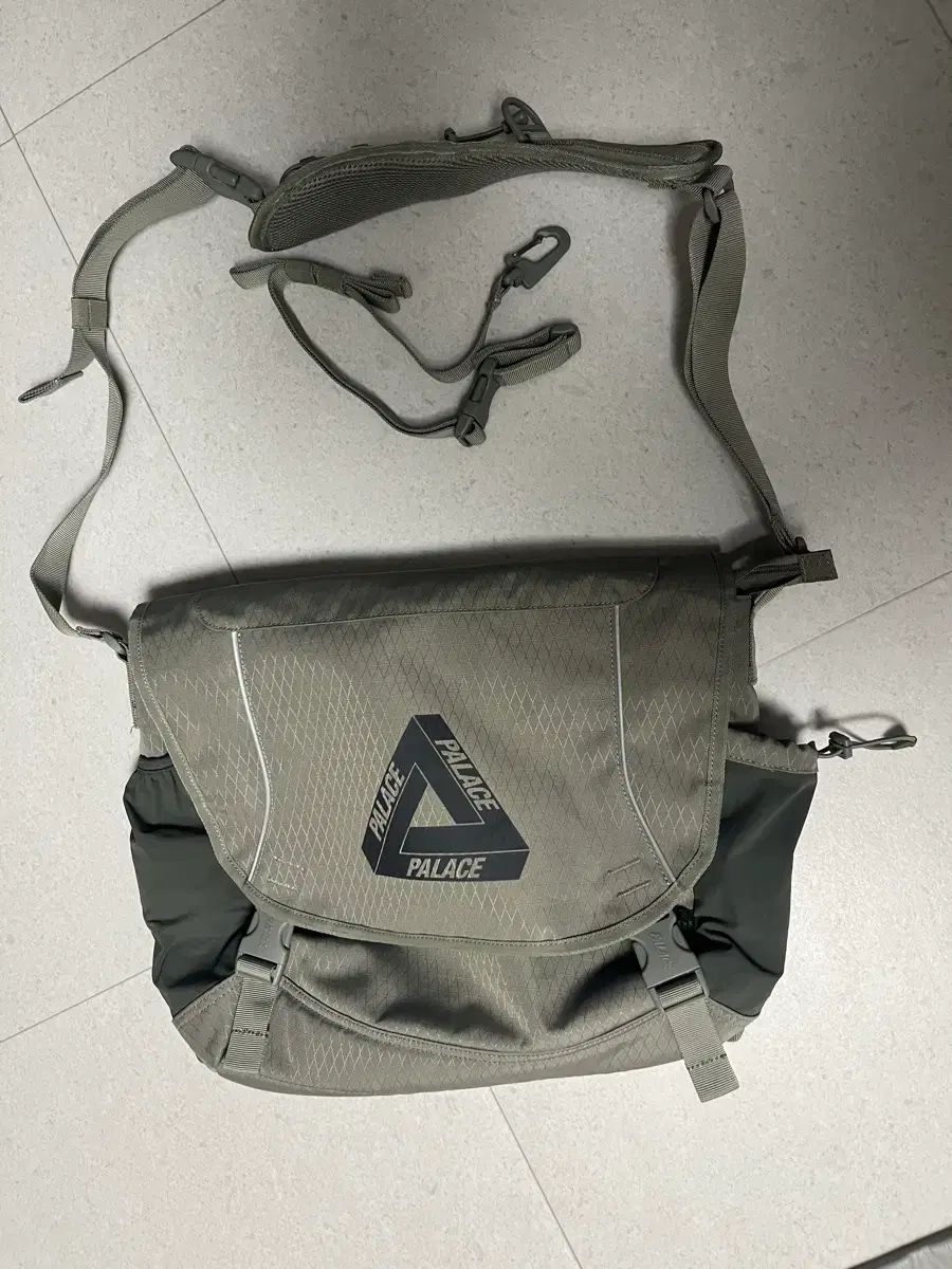 パレス コーデュラ ショルダーバッグ