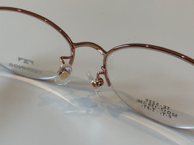 店頭引き上げ品 TECHNOS テクノス メガネフレーム です メガネ アイウェア チタン チタニウム フレーム めがね 眼鏡 おしゃれ 大人 軽い 軽量 ハーフリム