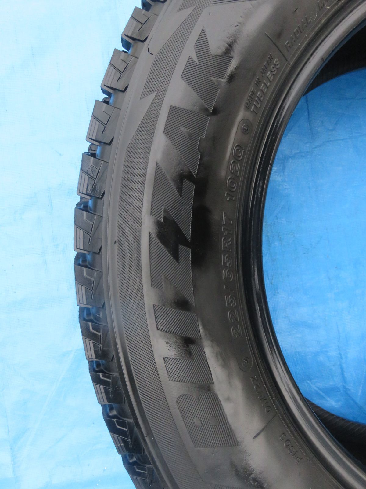 SFC 4122 17インチ タイヤ BLIZZAK 225 65 R 17 102 Q 4本セット 冬タイヤ スタッドレス 2016年製