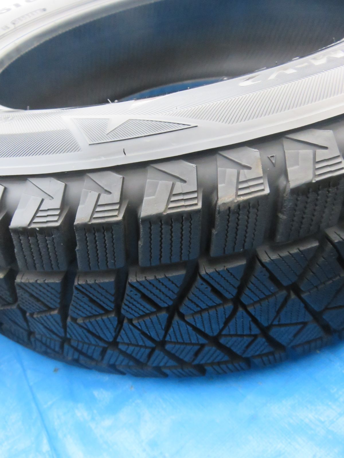  SFC 4122 17インチ タイヤ BLIZZAK 225 65 R 17 102 Q 4本セット 冬タイヤ スタッドレス 2016年製 17インチ スタッドレス