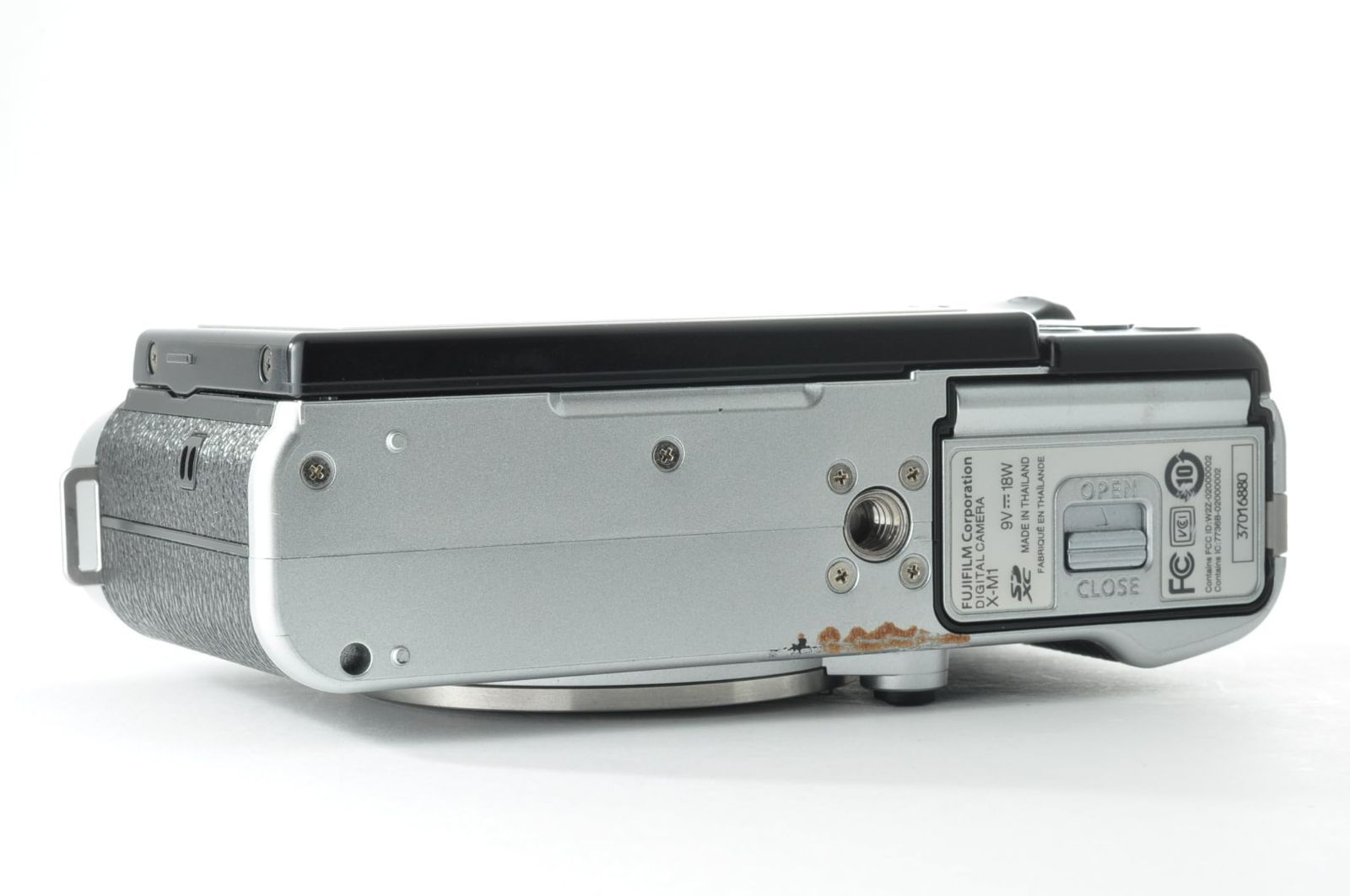 Fujifilm X-M1 XM1 シルバー ボディ ミラーレスカメラ ミラーレス一眼