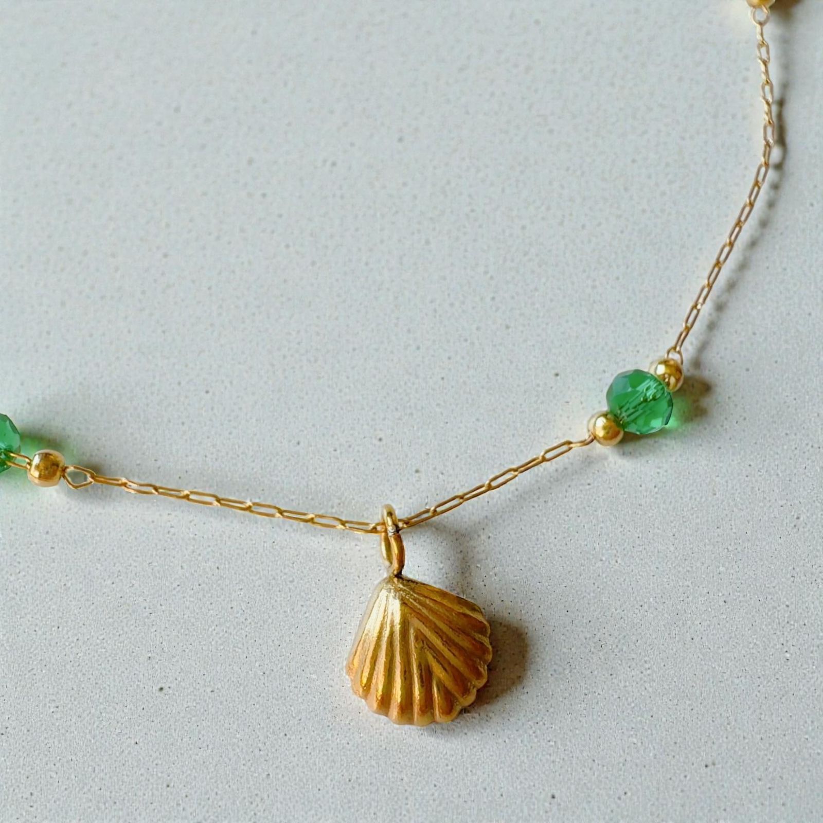 A 15 傷つかない人間関係と 騙されない恋愛へ 人の輪を整える ふたご座 満月魔術 エメラルド スワロフスキー シェルモチーフ アンクレット 魔術師 アリエル お守り おまじない 成就 独占 人間関係 恋愛運 魔術 ーストーン 縁結び 引き寄せ 貝殻