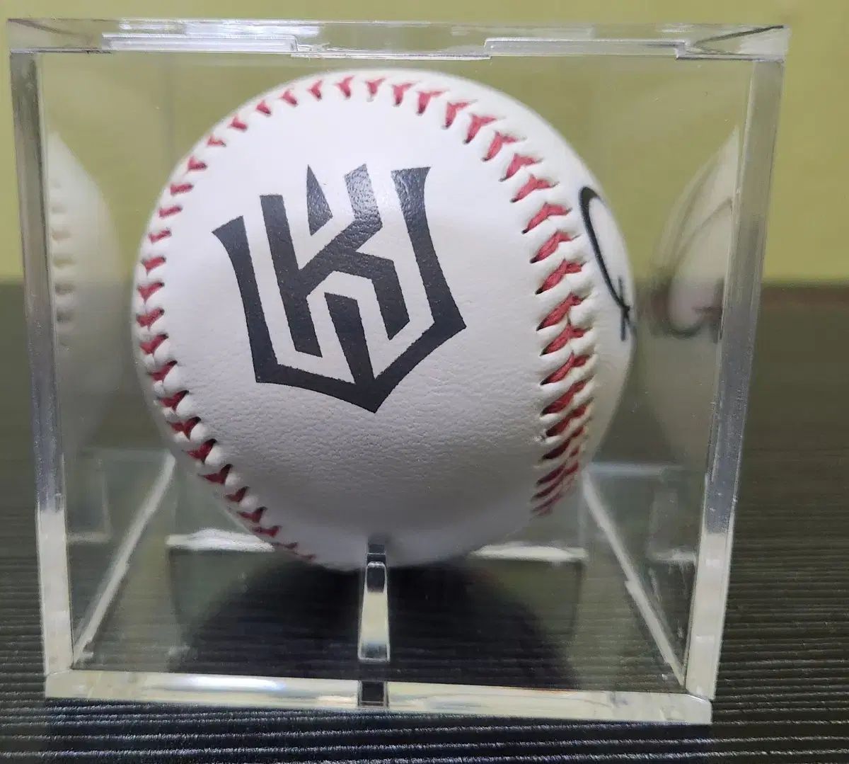 サイン入りボール kt ニッパート ロゴボール - メルカリ