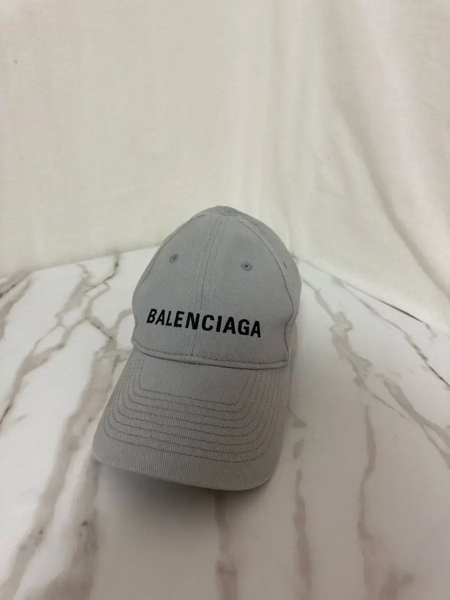 バレンシアガ ボールキャップ 帽子 グレー 正規品 - メルカリ