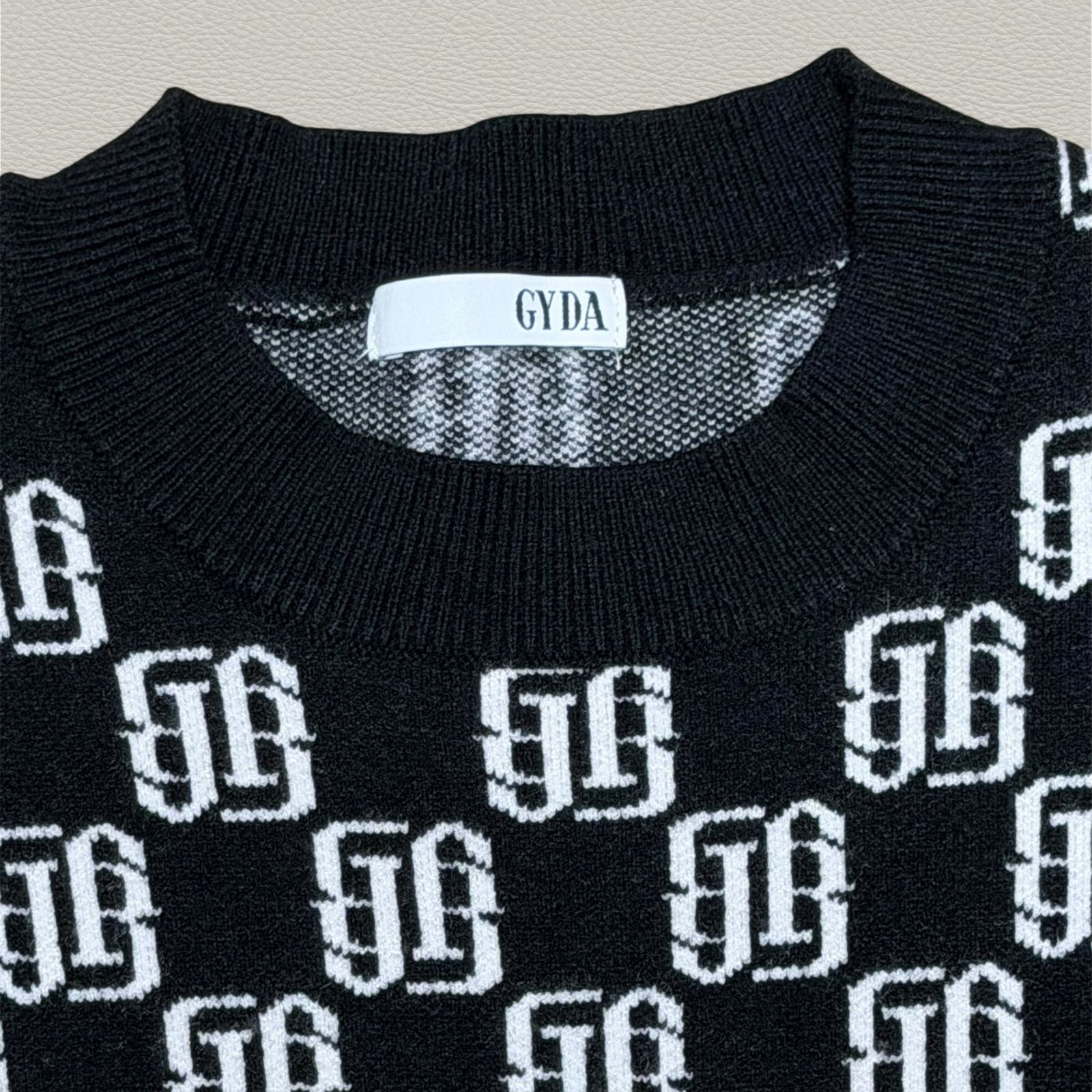 24 AW GYDA ジェイダ GYGYジャガードタイトニットワンピース 長袖 ミニ丈 ロゴワンピース 総柄 体のラインがきれい スタイルアップ タイトシルエット 冬ワンピース