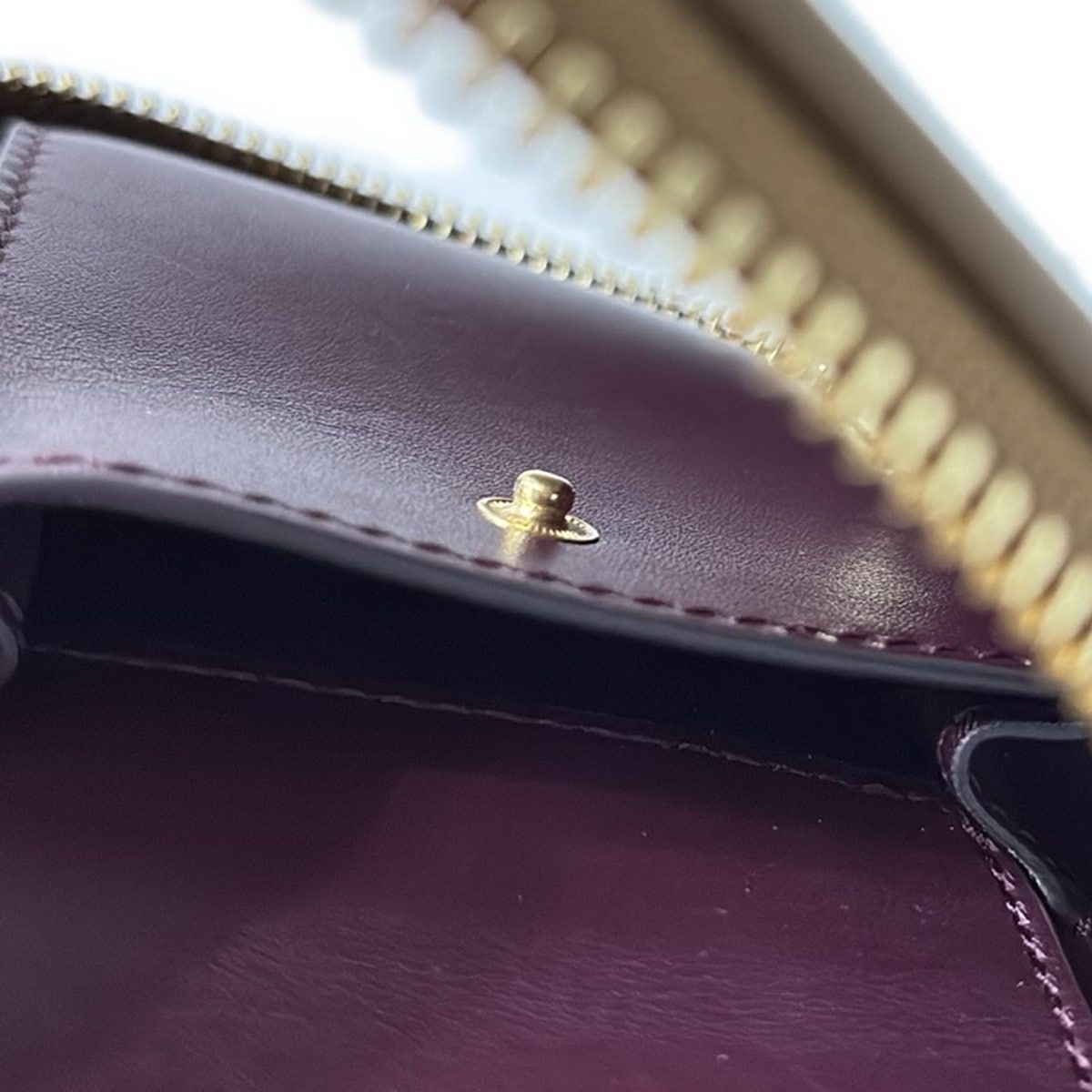 【いくみ】 Tory Burch 新品 長財布　ボルドー ゴールドロゴ TORY BURCH(トリーバーチ) 2つ折り財布美品 - ベージュ×アイボリー