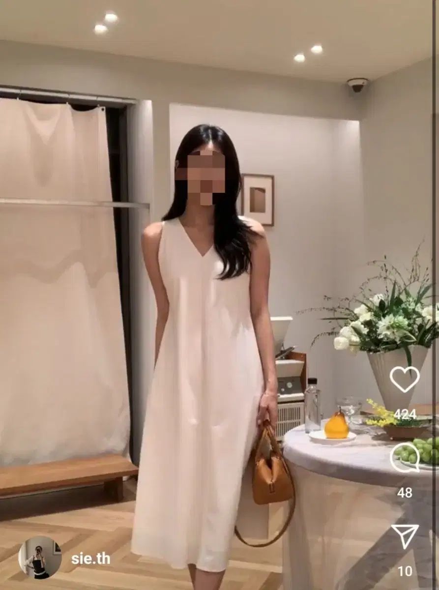 ジェナ Vネック