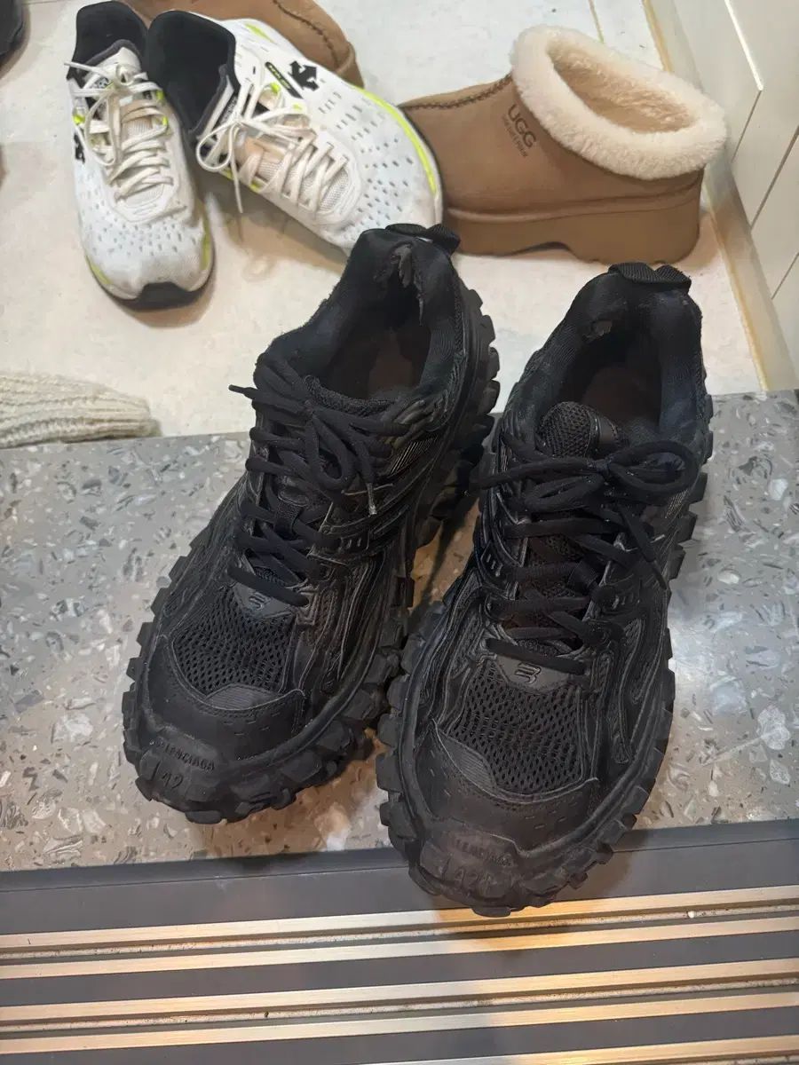 バレンシアガ ディフェンダー 42サイズ 270 - メルカリ