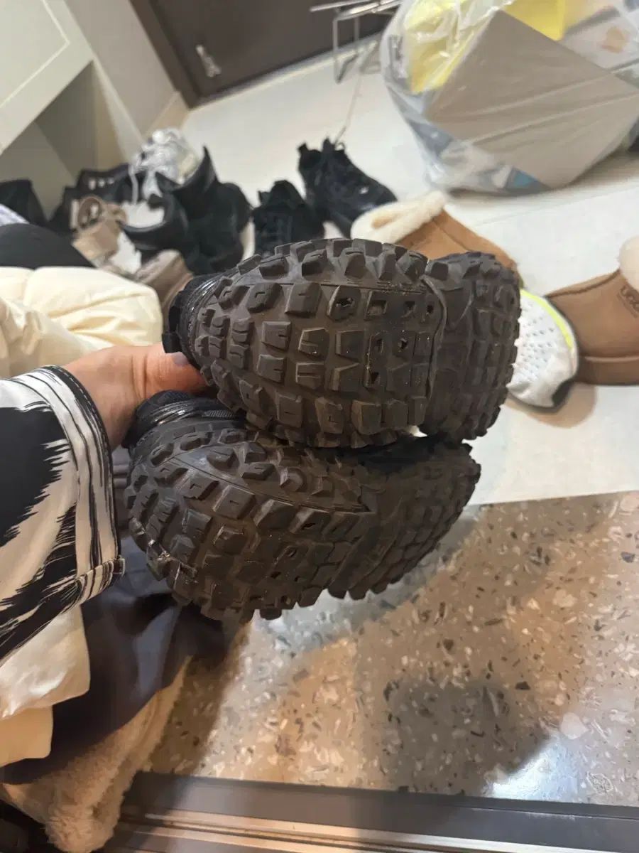 バレンシアガ ディフェンダー 42サイズ 270 - メルカリ