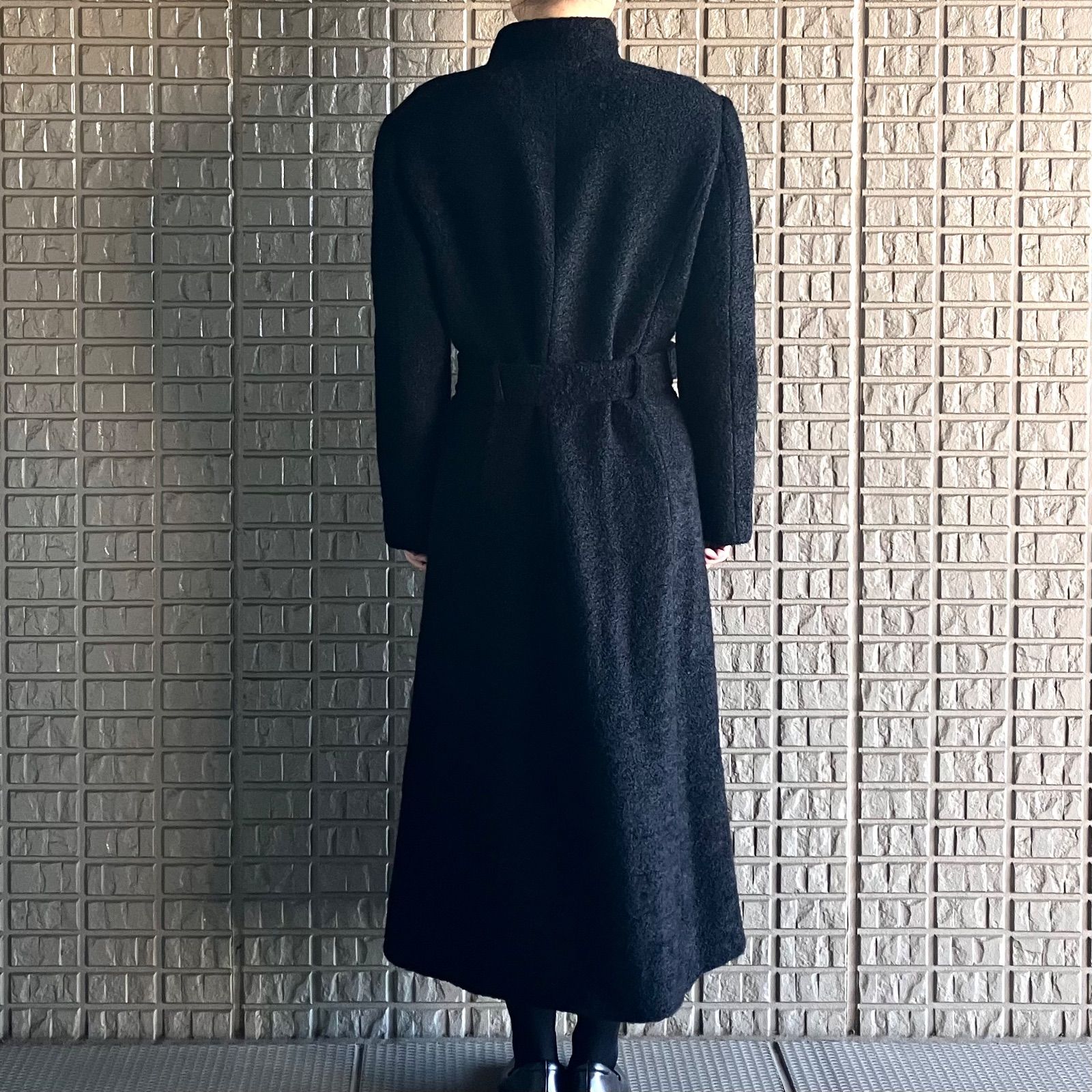 伊太利屋 アルパカモヘヤブレンドのロングコート ベルト付き スタンド