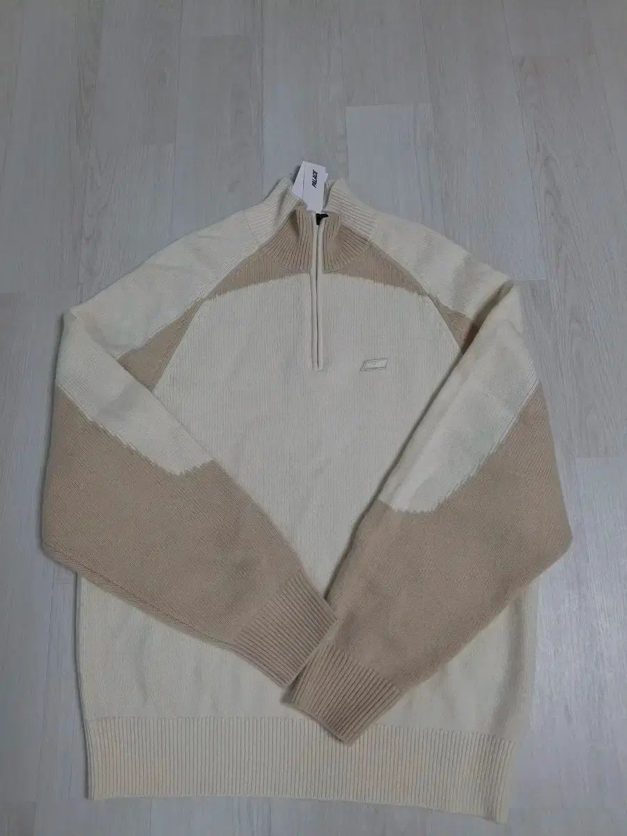 パレス ハーフジップアップ ニット アイボリー/ベージュ 新品