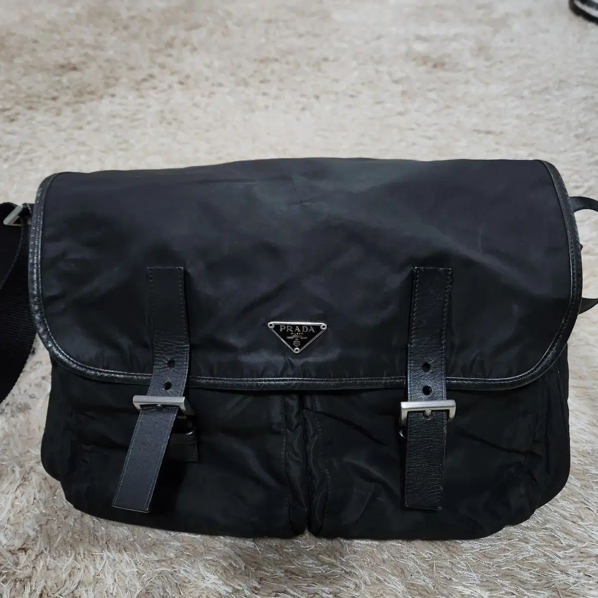 プラダ ナイロン メッセンジャーバッグ メンズ クロスバック
