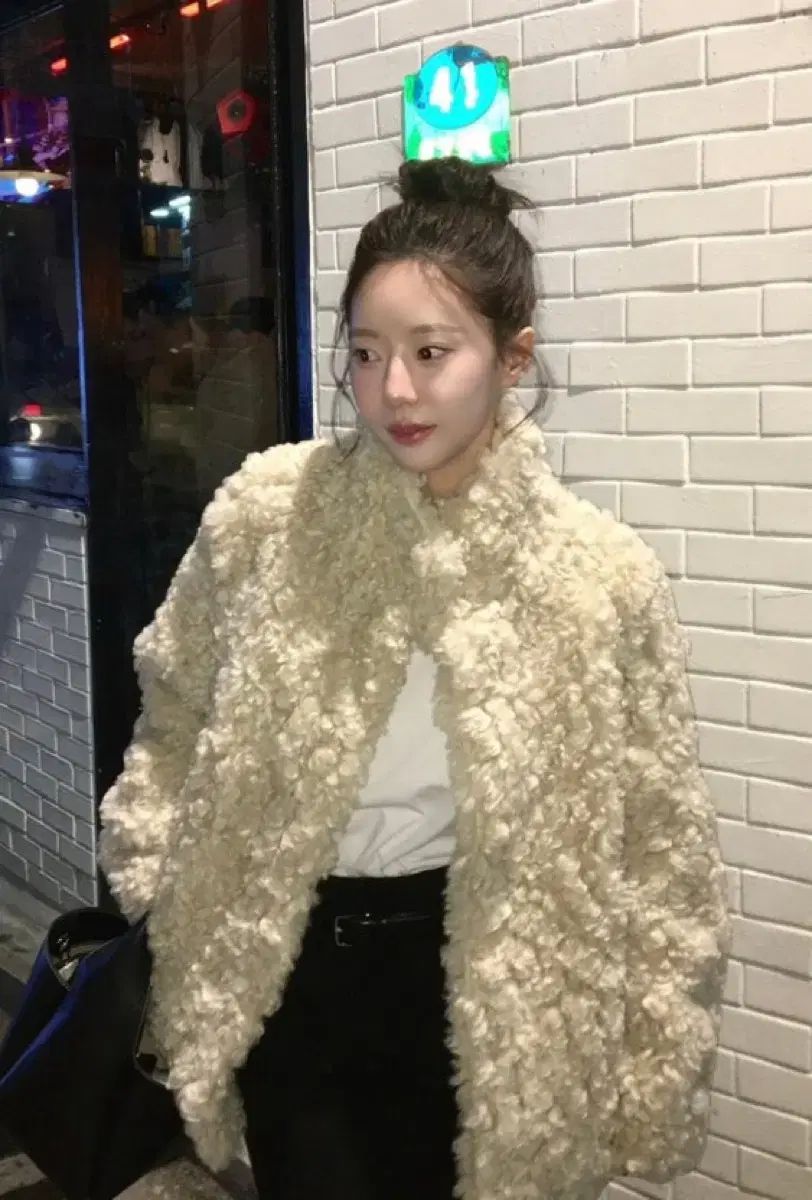 ノティア Shearling ハイネック ファージャケット ベージュ COMINYOUNG