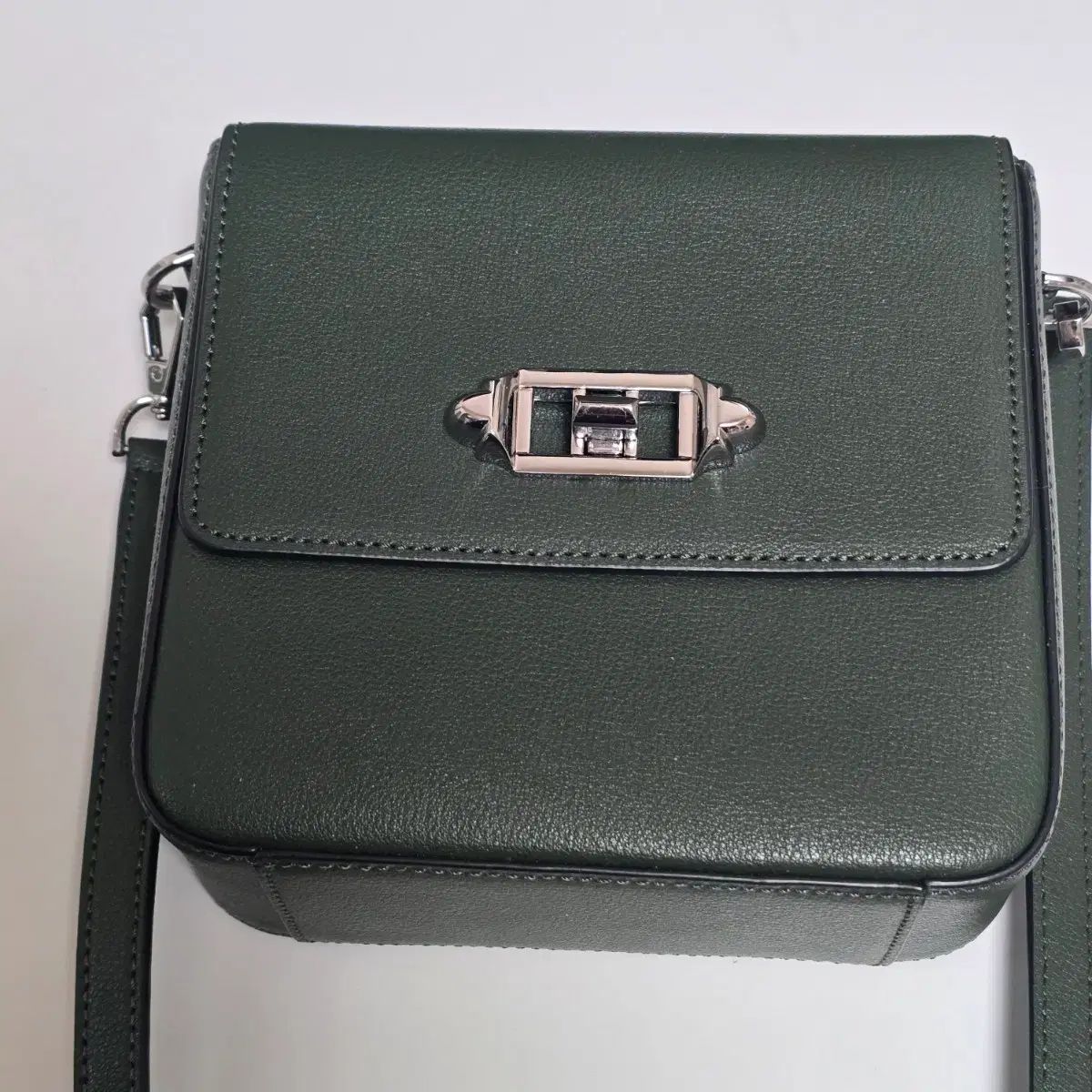 オヤニ ミニ クロスバック グリーン