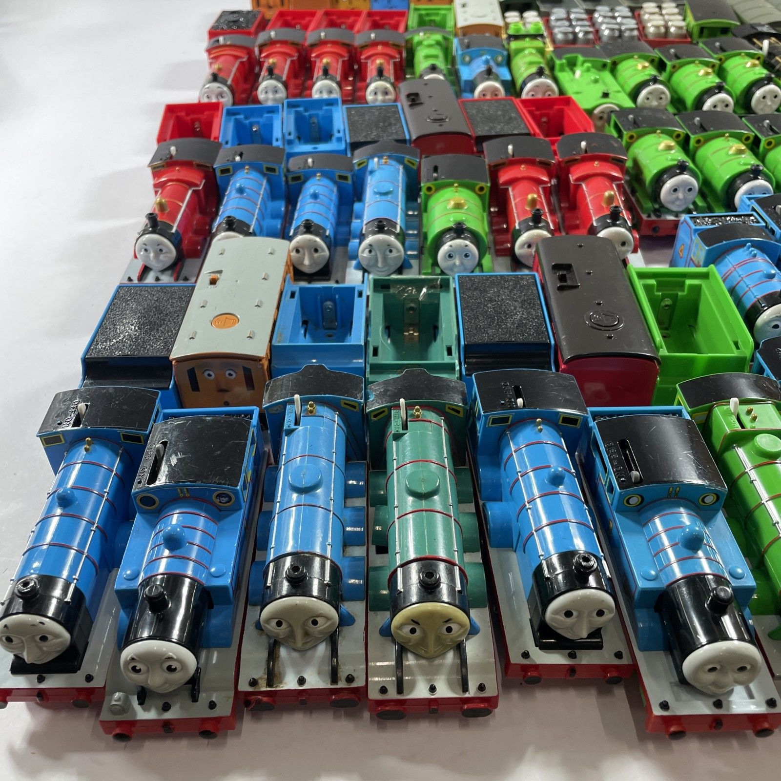 プラレール きかんしゃトーマス 列車 貨車 大量 149点 まとめ商品 流線型ゴードン 流線型トーマス レベッカ ニア ゲイター 廃盤 12.45 kg