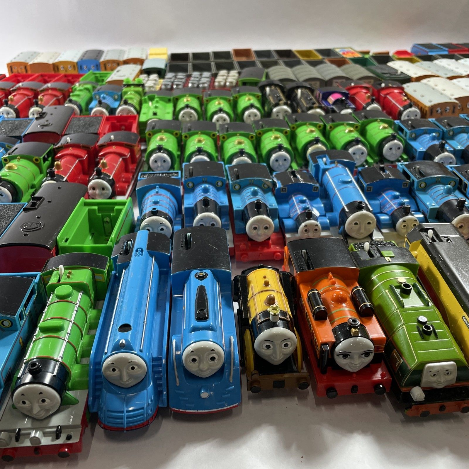  プラレール きかんしゃトーマス 列車 貨車 大量 149点 まとめ商品 流線型ゴードン 流線型トーマス レベッカ ニア ゲイター 廃盤 12 45 kg 車両 プラレール