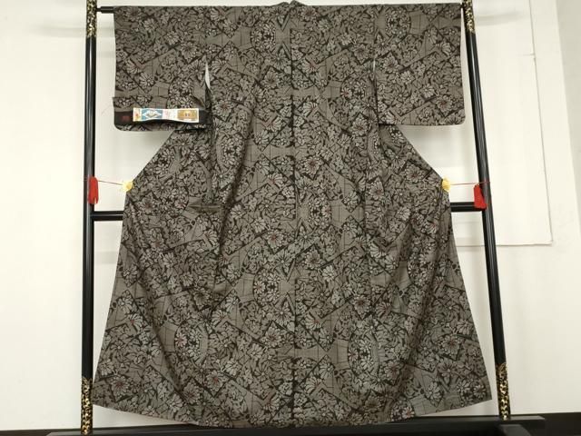 平和屋着物●本場大島紬　純泥染　手織　一元7マルキ　格子　証紙付き正絹　逸品　AAAZ3168np 平和屋着物○本場大島紬 一元7マルキ 純泥染 手織 扇面花文 里村道代作