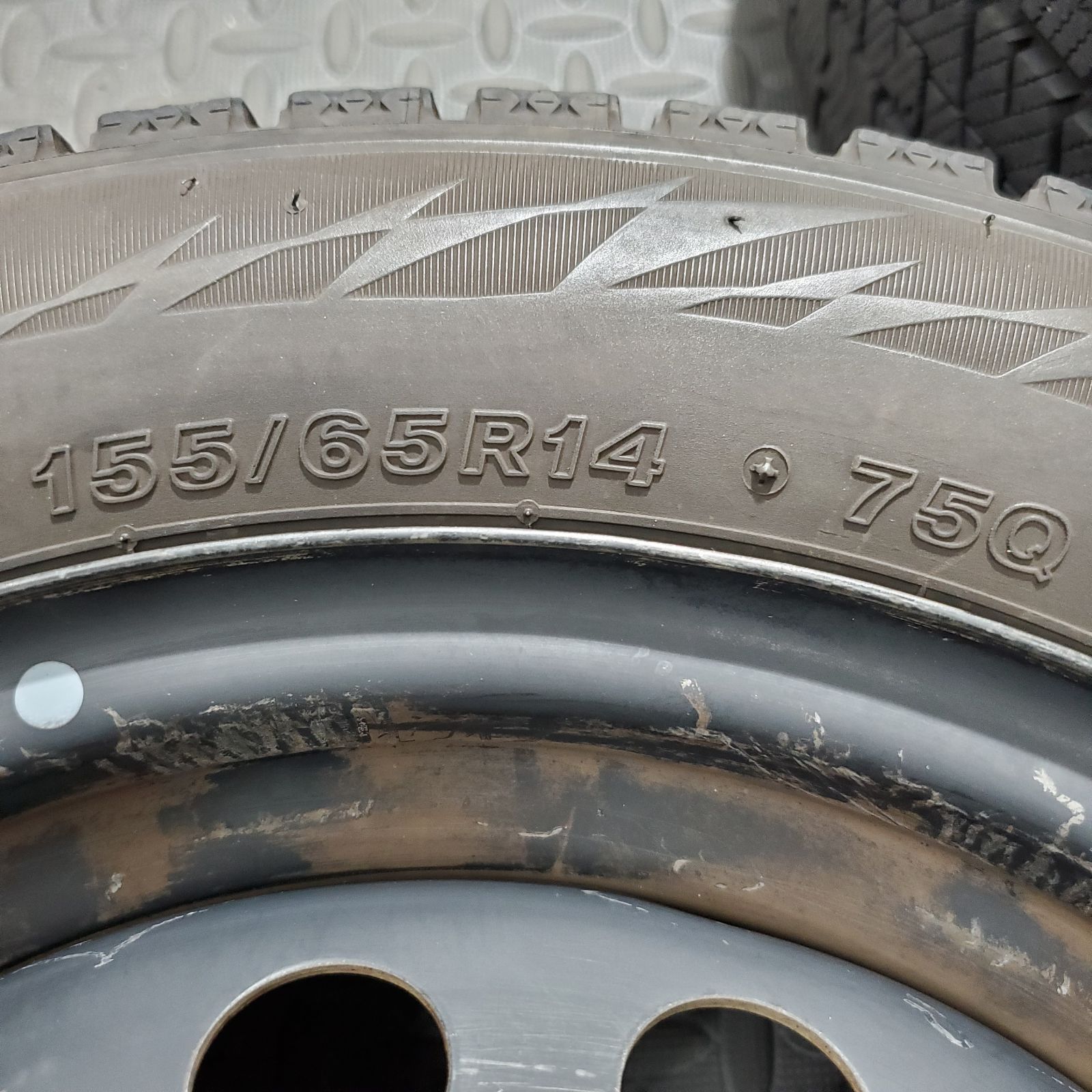 スタッドレスタイヤ 1311