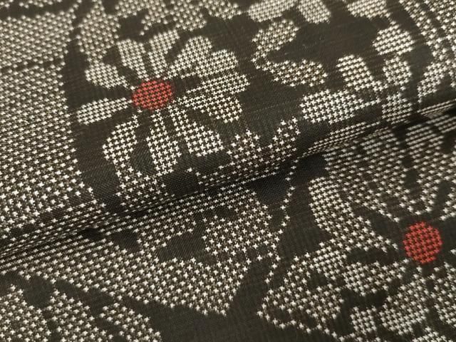 平和屋着物○本場大島紬 一元7マルキ 純泥染 手織 扇面花文 里村道代作