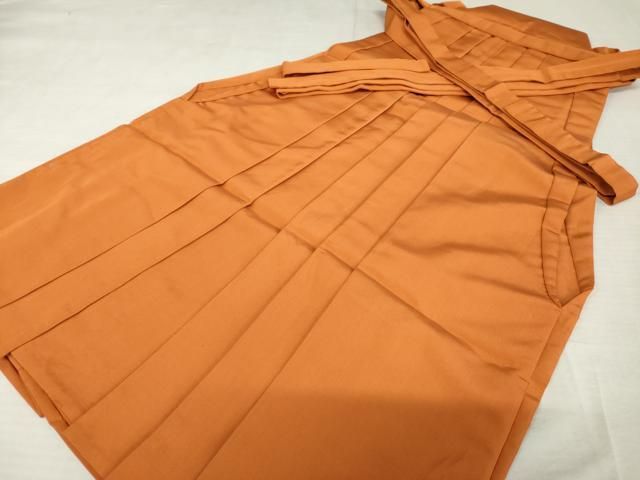 平和屋着物 男性 馬乗り袴 色無地 人参色 正絹 cs